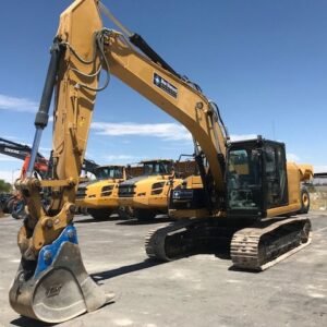 Tracked excavator