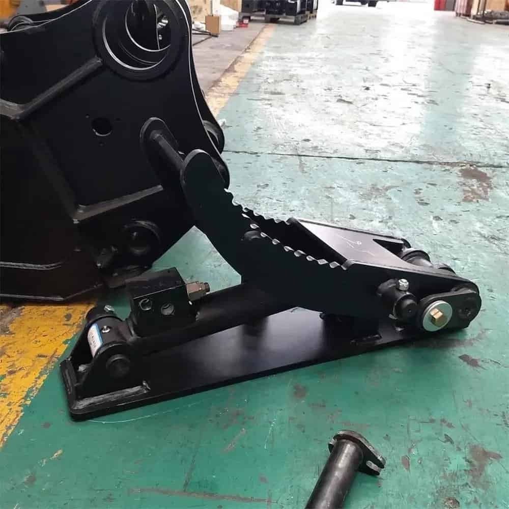 Hydraulic thumb clamp